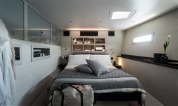 64104_ihyxv_catamaran_jamadhar_100_-_cap_med_20.jpg