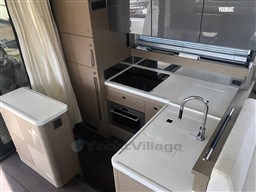 2caee_jh3jc_kitchen_560_fly.jpg