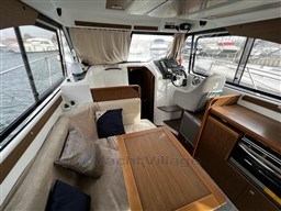 9c8e2_9794p_beneteau_antares_30_cap_med_11.jpg