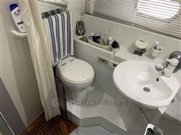 23517_nmlkr_vedette_flybridge_mochi_craft_43_cap-med_18.jpg