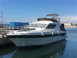 c3efa_rtevd_vedette_flybridge_mochi_craft_43_cap-med_1.jpg