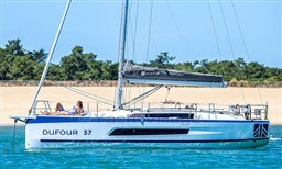 33452_yygl6_9-dufour-37-luxury-sailboat-for-sale-dufour-yachts.jpg
