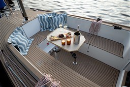 adbc2_onqbm_saffier-sc-8m-cabin-classic-sailing-yacht-saffier-yachts-16.jpg