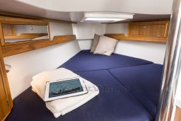 d3067_g9i2z_saffier-sc-8m-cabin-interior-image-saffier-yachts-3.jpg