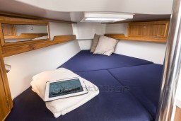 9e469_g9i2z_saffier-sc-8m-cabin-interior-image-saffier-yachts-3.jpg