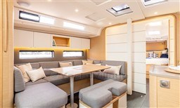 f4ce3_d0yix_new-sailboat-interior-design-dufour-41-photo.jpg