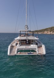93b59_gdzap_fountaine-pajot-samana-59-aft-cockpit.jpg
