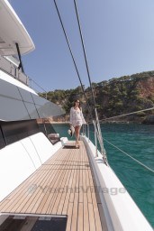 12d24_1jarx_fountaine-pajot-samana-59-deck_2_.jpg