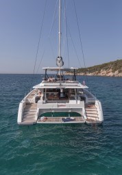 d43e3_gdzap_fountaine-pajot-samana-59-aft-cockpit.JPG