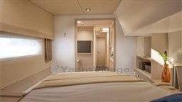 5d207_pa8en_fountaine_pajot_44_interiors_16.jpg