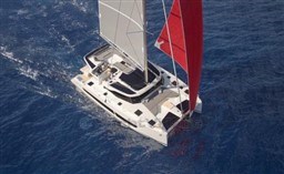 e2a6b_utm7e_fountaine_pajot_44_sailing_view_01.jpg