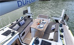 2c811_zpmeb_dufour-44-sailing-product-exterior-cockpit-1.jpg