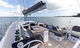49ac2_yxcn2_dufour-44-sailing-product-exterior-aft-cockpit.jpg