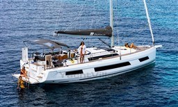 99d8a_p4dhf_bateau-voilier-dufour-44-photo-yacht-7.jpg