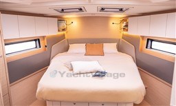 8076b_0hnty_dufour-44-product-interior-owner-cabin.jpg