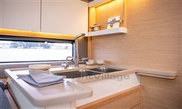 31316_btjxx_dufour-44-product-interior-saloon-sink-1.jpg