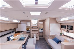 67075_dvqvq_luxury-sailing-yachts-dufour-470-boat-photo-interior-6.jpg