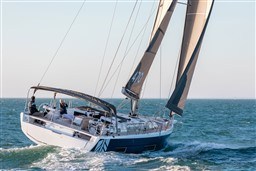 07b55_hwtjx_luxury-sailing-yachts-dufour-470-boat-photo-sail-11.jpg