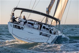4e77c_f5i7d_luxury-sailing-yachts-dufour-470-boat-photo-sail-6.jpg