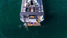 6108a_prxpj_luxury-sailing-yachts-dufour-470-boat-photo-lifestyle-10.jpg