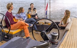 04241_vx75p_saffier-se37-lounge-exterior-image-saffier-yachts-2.jpg