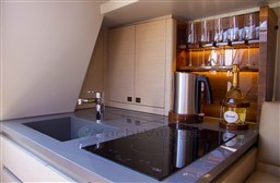 d3444_9zzci_saffier-se37-lounge-interior-image-saffier-yachts-4.jpg