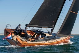 d0036_gtcb9_saffier-sl46-med-sailing-yacht-exterior-image-saffier-yachts-32-1-1.jpg