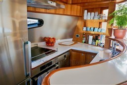 cb99a_wli0w_azimut_68_barcelona_yachting_-_44.jpg