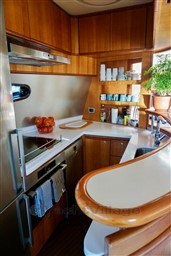 4327b_q3h5u_azimut_68_barcelona_yachting_-_42.jpg