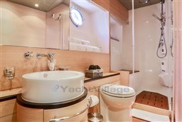 03832_u0yzd_aicon_72sl_barcelona_yachting_-_11.jpg