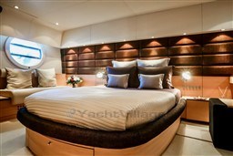 b7667_l367h_aicon_72sl_barcelona_yachting_-_14.jpg
