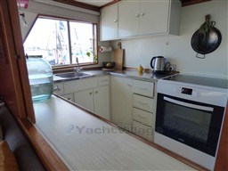 48ffb_pma6v_de_vries_scheepsbouw_18.50_barcelona_yachting_-_8.jpg