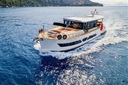 f66ab_pqesc_motor_yacht_myks22_2025_barcelona_yachting_-_1.jpg