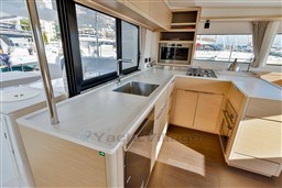 f9944_u3tiq_lagoon_46_2022_barcelona_yachting_-_18.jpg
