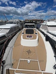 f5b7e_sbn9h_delphia_escape_1350_barcelona_yachting_-_16.jpg