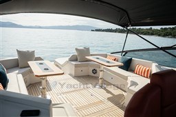 b25c0_ru7ku_bb44_yachts_ischia_barcelona_yachting_-_12.jpg