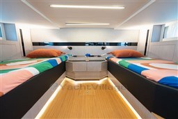 6f2e2_4peyn_bb44_yachts_ischia_barcelona_yachting_-_14.jpg