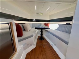 b4875_q7w98_bb35_elba_inboard_barcelona_yachting_-_7.jpg