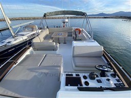 be785_su40d_jeanneau_prestige_520_fly_barcelona_yachting_-_6_1_.jpg