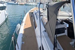 02832_zr70y_dufour_530_2021_barcelona_yachting_-_15.jpg