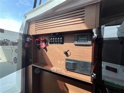 d30ea_ckmhz_jeanneau_cap_camarat_12.5wa-new_version_barcelona_yachting_-_10.jpg