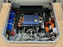 07a0b_h44c8_play_24_electric_7057_-_1.jpg