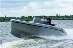7d149_sj6ou_play_24_inboard_ext2.jpg