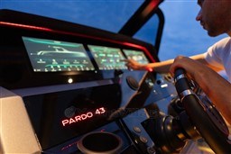 2536e_jrkmx_13_helm_station.jpg