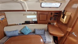 73b73_zzkzy_beneteau-oceanis-323_avec_place_de_port_possible_13_.jpg