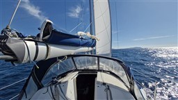 6fc90_dxuwb_beneteau-oceanis-323_avec_place_de_port_possible_5_.jpg