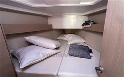 20a56_8za3l_louer-voilier-bandol-3-cabines.jpg