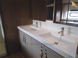 08950_qmszq_bali_5.4_cabine_proprietaire_salle_deau.jpg
