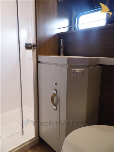 4deee_mypxf_bali_5.4_cabine_centrale_tribord_sdb.jpg