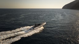 e5298_vgfdn_bateau_de_luxe_salpa_moteur_hors_bord_1_.jpg